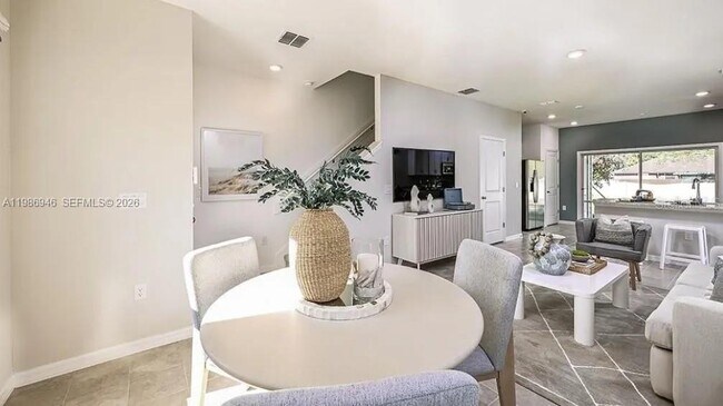 Building Photo - 3010 Skyline Lp