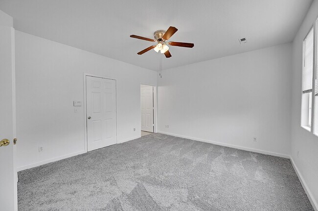 Building Photo - $1,825.00 - 2 Beds, 2 Baths, Condo in Thor...