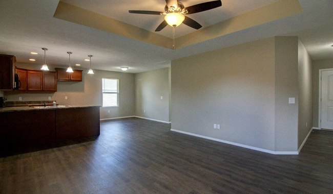 Building Photo - Open Layout 3 Bedroom Rental in Republic!