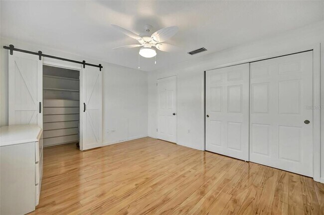 Building Photo - 650 Pinellas Point Dr S
