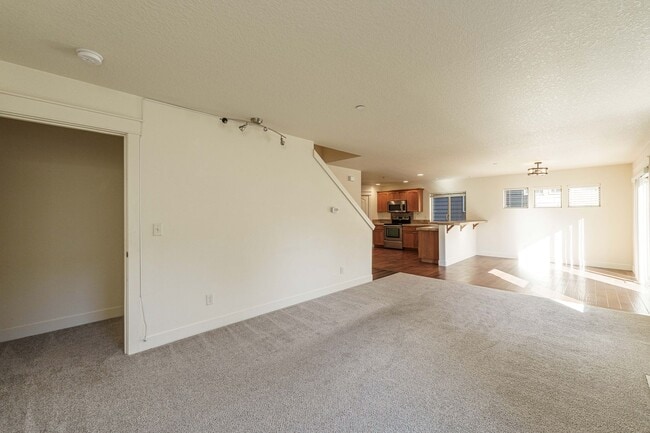 Building Photo - $1000 OFF MOVE IN SPECIAL - 4 Bedroom 2.5 ...