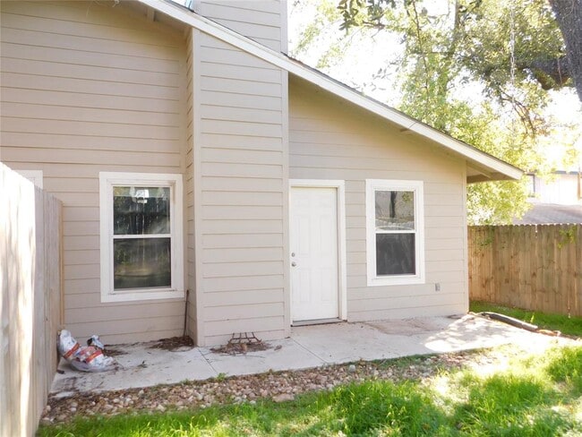 Building Photo - 2408 Burleson Ct