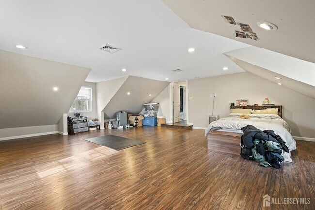 Building Photo - 95 Westons Mill Rd