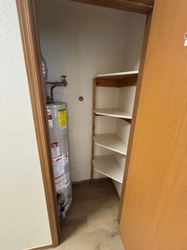 Building Photo - 211 N Lava