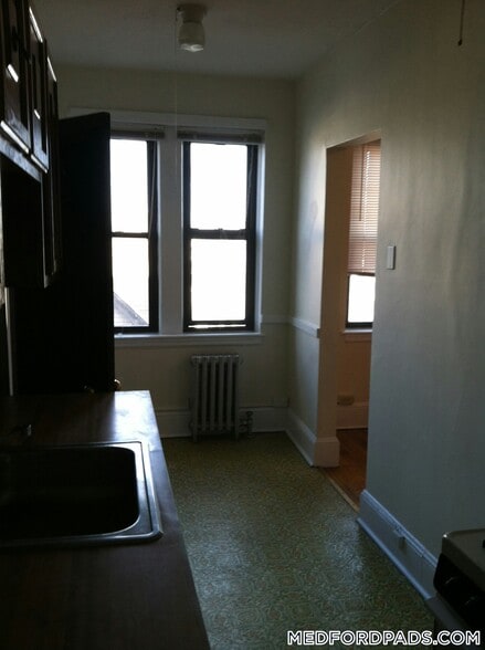 Building Photo - 53 Fellsway W