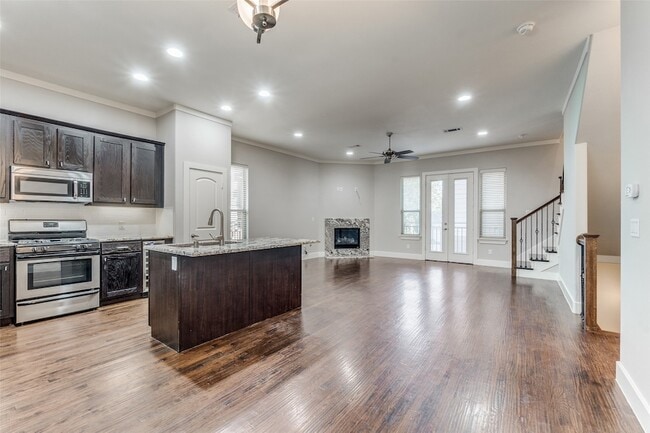 Building Photo - 4323 Dickason Ave