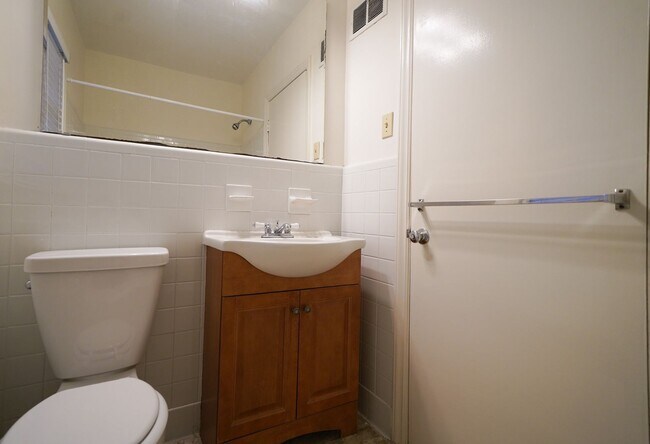 Building Photo - 1/2 MONTH FREE! ?Cotswold- 3 bed,2 bath, Hardwood floors