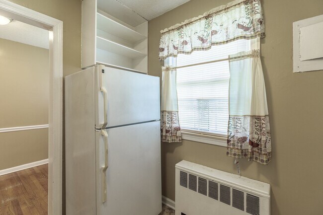 Building Photo - Historic Apartment located a short drive from Elon!