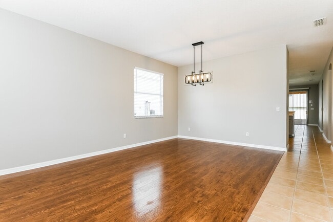 Building Photo - 323 Higher Combe Dr