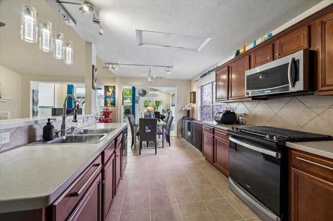 Building Photo - 2802 White Sands Dr