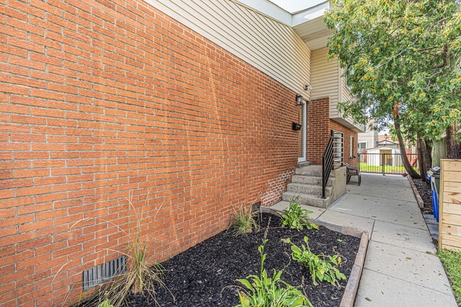 Building Photo - 1132 Brighton Pl