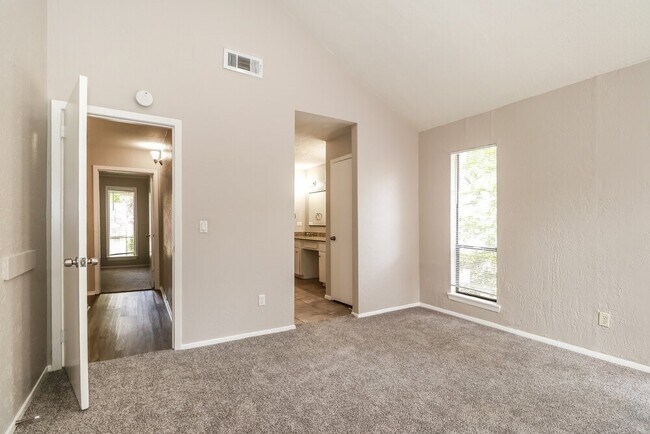 Building Photo - 17803 Villa Way Dr