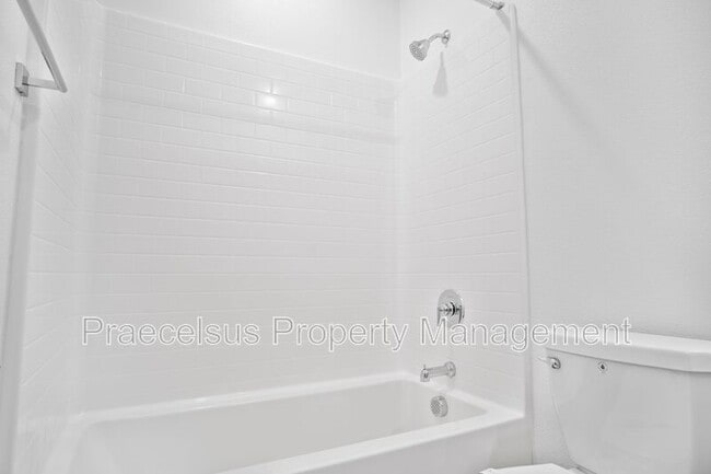 Building Photo - 824 Makani St