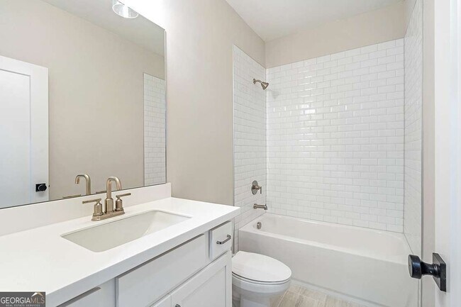 Building Photo - 152 Palm St