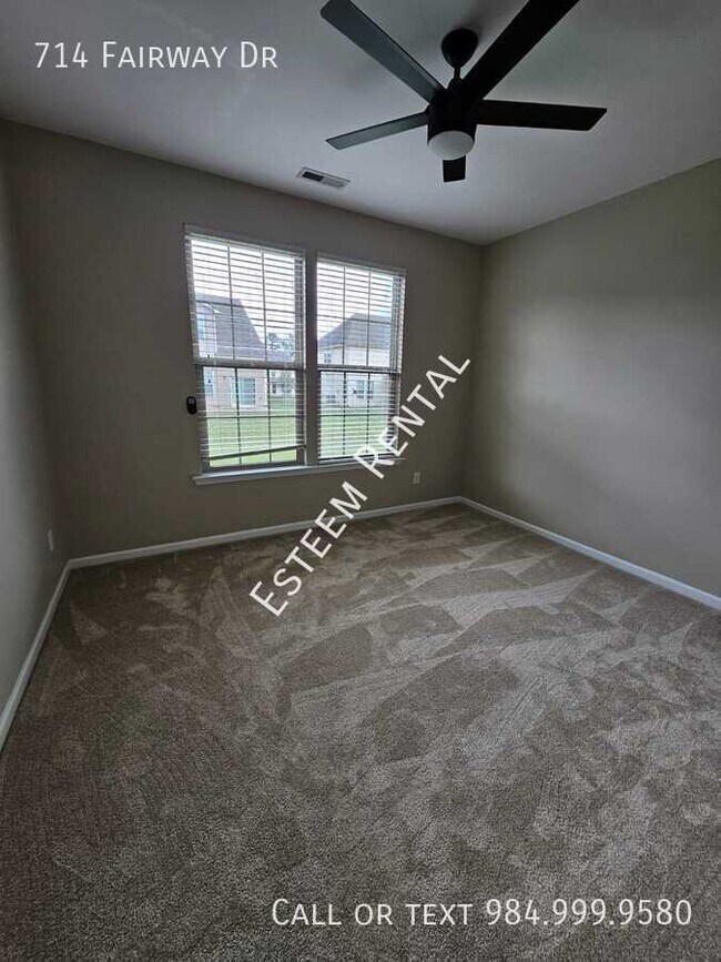 Building Photo - 714 Fairway Dr