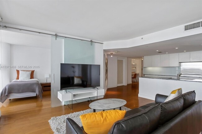 Building Photo - 1717 N Bayshore Dr