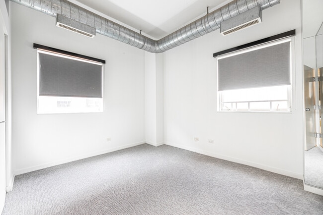 Building Photo - 939 W Huron St