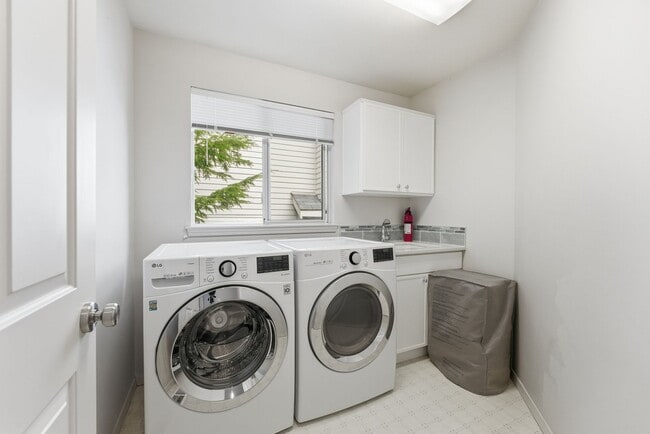 Building Photo - The Entertainer’s Dream