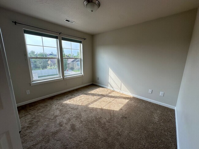 Building Photo - Cda Place Home