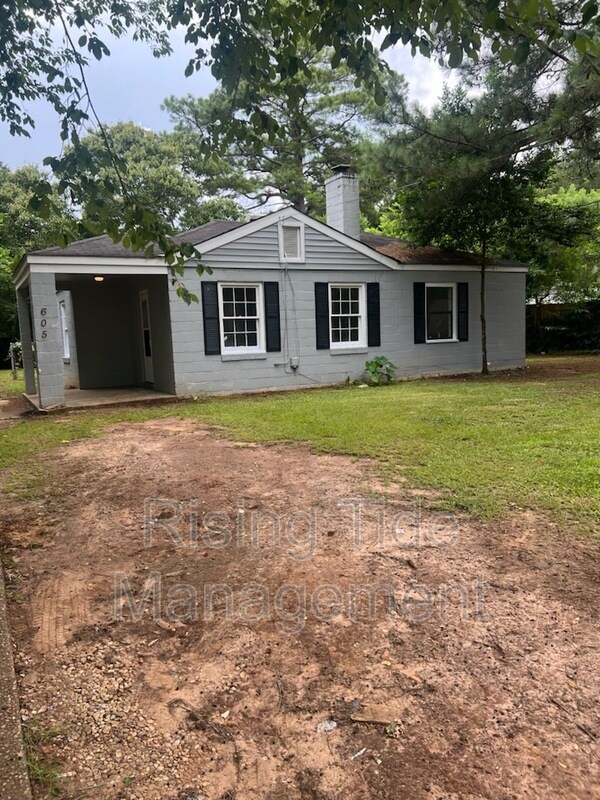 Building Photo - 605 W Shawnee Dr