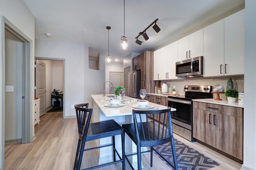 Eat in Kitchens - Hite & Notch Apartments