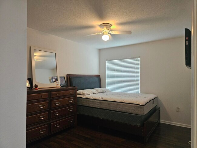 Building Photo - 7533 Topiary Ave