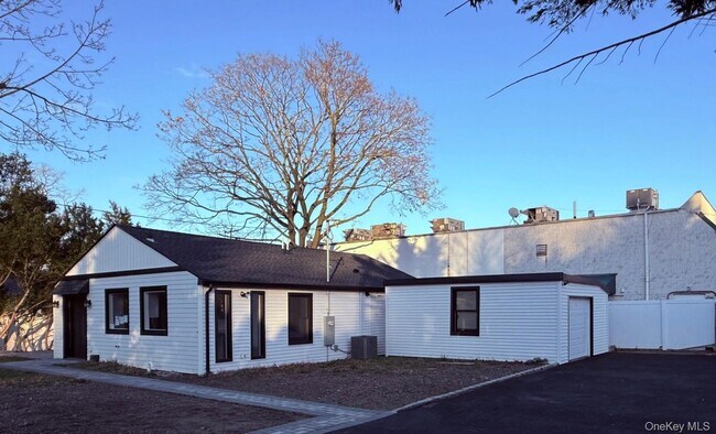 Building Photo - 2 Park Ave