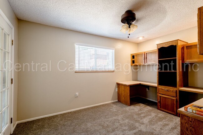 Building Photo - North Meadows - 3 Bedroom, 2 Bath Home wit...