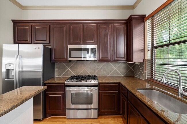 Building Photo - 1218 Sandman St