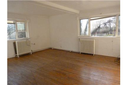 Building Photo - 2271 S Riverside Dr