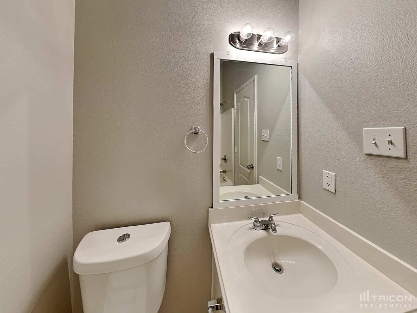 Building Photo - 2544 Taos Dr