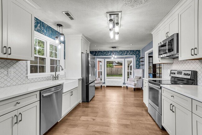 Building Photo - Charming Updated Home with Designer Kitche...