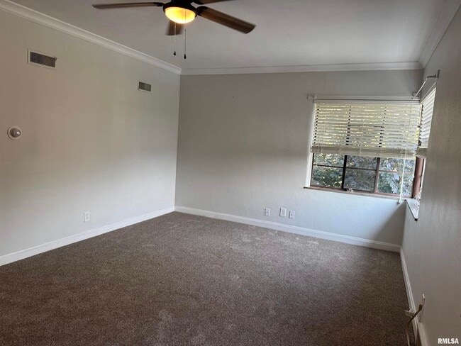 Building Photo - 405 W Columbia Ave