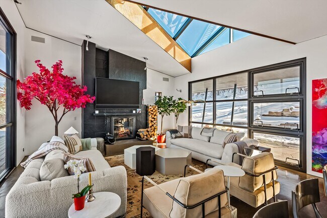 Building Photo - 2700 Juniper Hill Rd