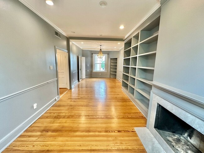 Building Photo - Historic Georgetown Sunny 2 Bedroom 1.5 Ba...