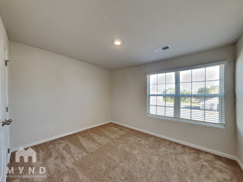 Building Photo - 65 New Villas St