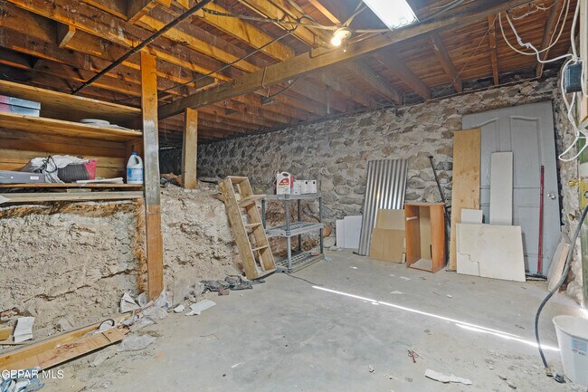 Building Photo - 3418 Frankfort Ave