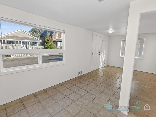 Building Photo - 849 1st Ave