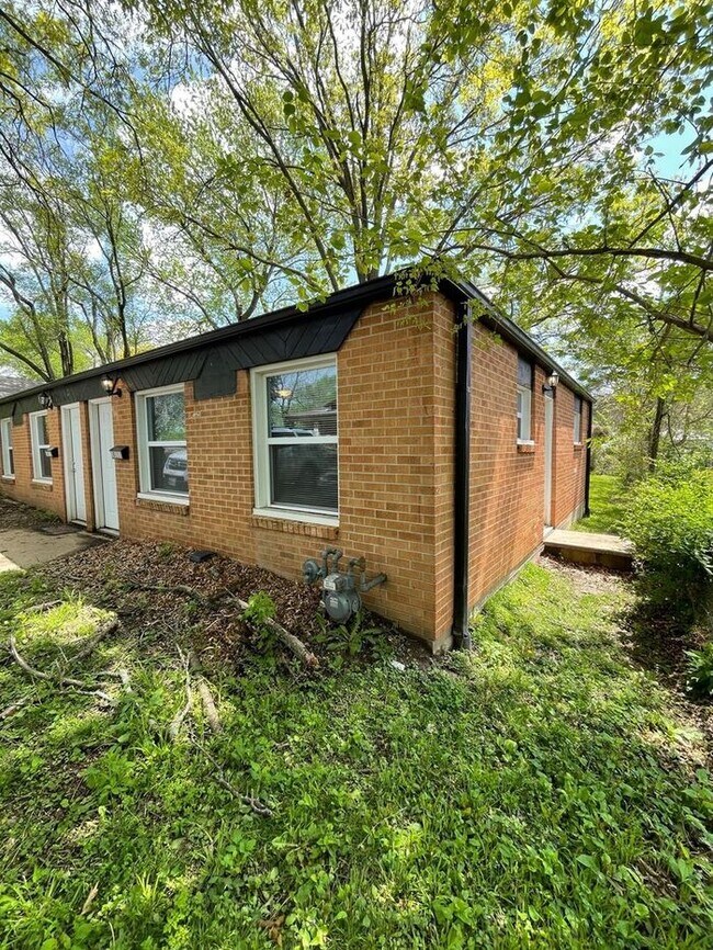 Building Photo - Adorable Updated 1 Bed with 1 Bathroom Rem...