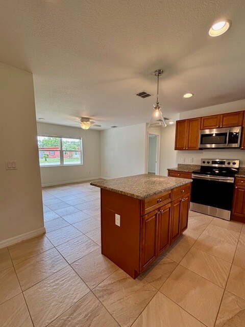 Breakfast Area - 320 E 5th St