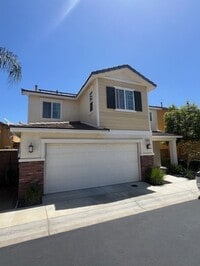 Building Photo - Beautiful, Spacious Home with solar-Desira...