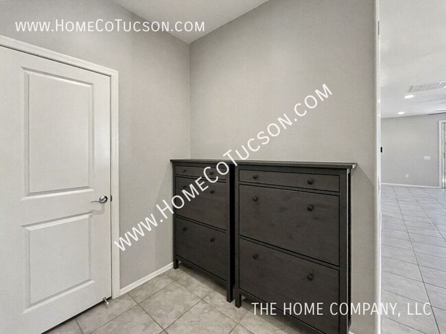 Building Photo - 7140 S Via Gaucho Viejo