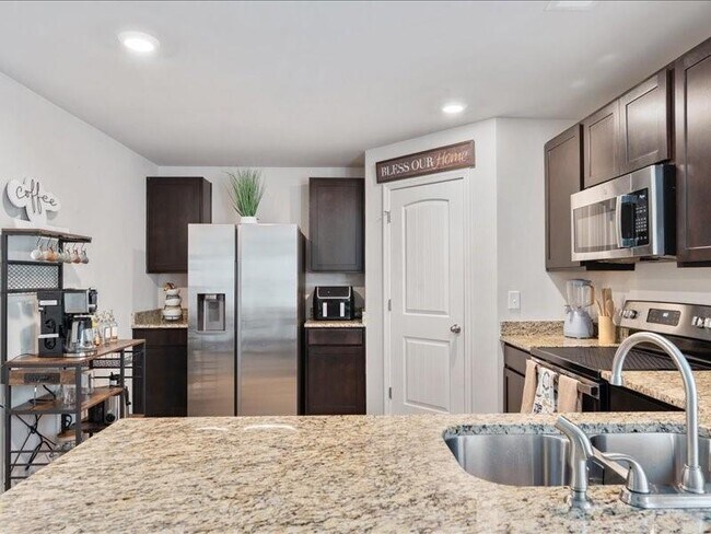 Building Photo - 174 Goodall Woods Dr