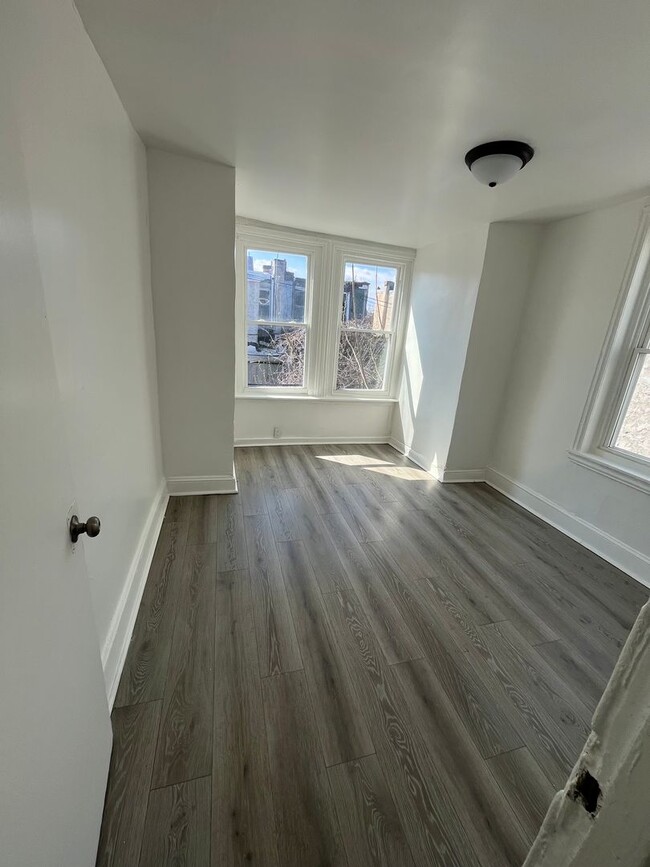 Building Photo - Beautiful Home - North Philadelphia