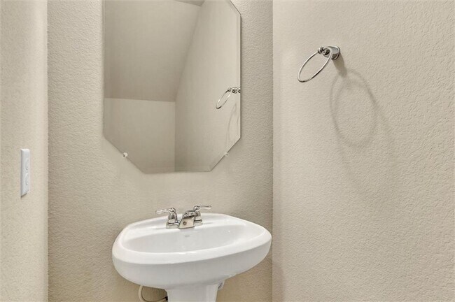 Building Photo - 704 Olive Creek Dr