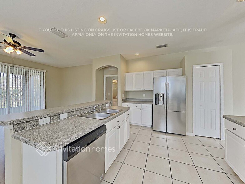 Building Photo - 6402 Bridgecrest Dr