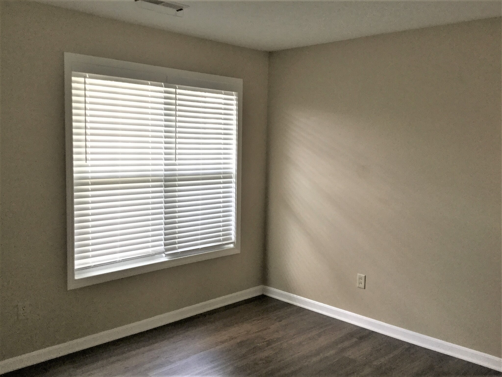 Building Photo - 6560 Black Forest Ct