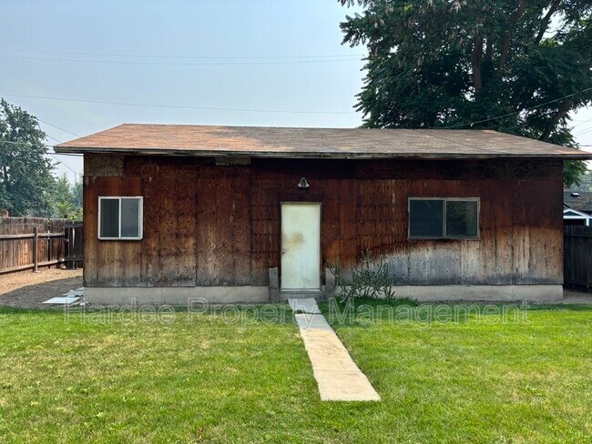 Building Photo - 2106 N 33rd St