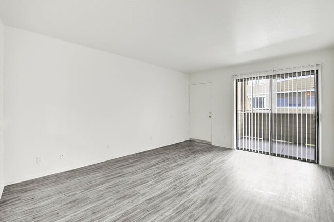 Building Photo - 904 Fairway Ave
