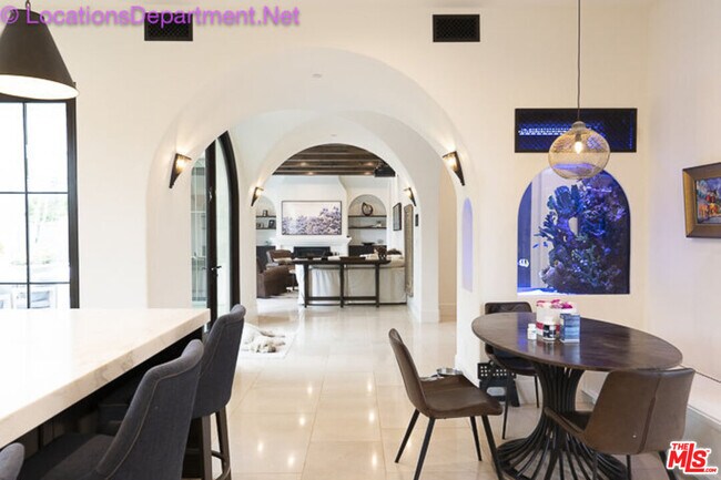 Building Photo - 5861 Ridgebrook Dr